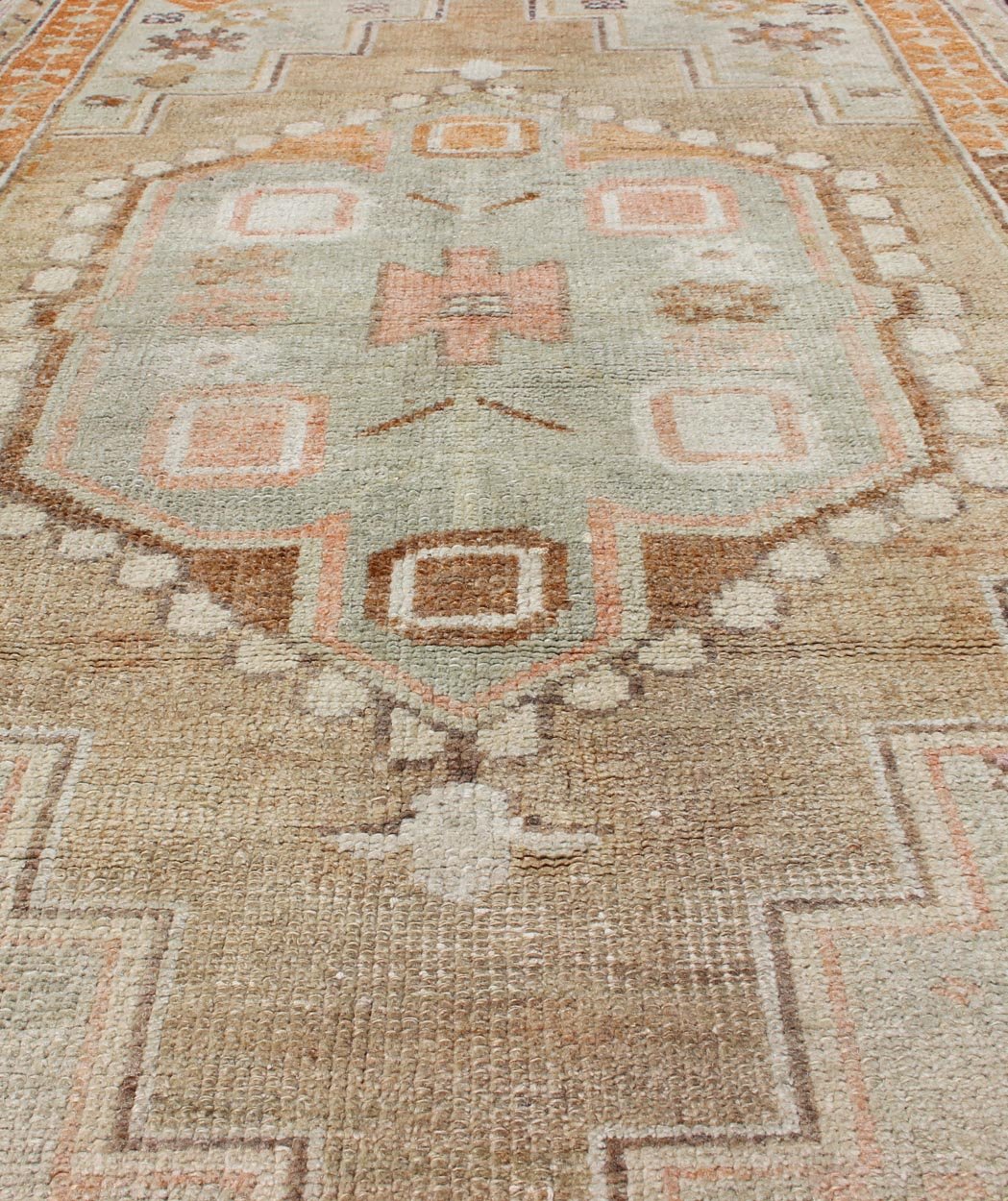 Medallion Antique Oushak Rug from Turkey Beautiful Turkish Rug with Cheerful Design, rug en - 176299, country of origin / type: Turkey / Oushak, circa 1930 This antique Turkish Oushak rug features a central medallion design flanked by vario... - Keivan Woven ArtsEN - 176299 - 11277Rug