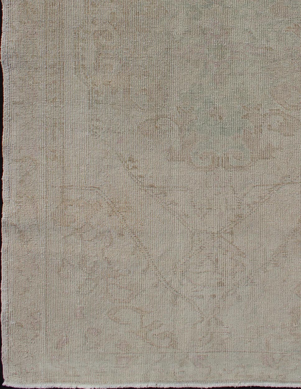 Vintage Turkish Oushak With Large Medallion in Muted Earth Tones .Turkish Oushak rug has one stretched palmette medallion and an overall Sub - geometric design paired with muted tones. Mid - 20th Century. Keivan Woven Arts Rug# EN - 176333 . Measures: 4'1... - Keivan Woven ArtsEN - 176333 - 11010Rug