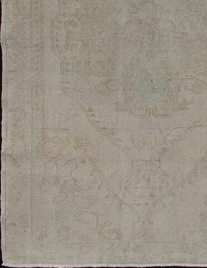Vintage Turkish Oushak With Large Medallion in Muted Earth Tones .Turkish Oushak rug has one stretched palmette medallion and an overall Sub - geometric design paired with muted tones. Mid - 20th Century. Keivan Woven Arts Rug# EN - 176333 . Measures: 4'1... - Keivan Woven ArtsEN - 176333 - 11010Rug