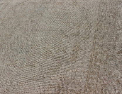 Vintage Turkish Oushak With Large Medallion in Muted Earth Tones .Turkish Oushak rug has one stretched palmette medallion and an overall Sub - geometric design paired with muted tones. Mid - 20th Century. Keivan Woven Arts Rug# EN - 176333 . Measures: 4'1... - Keivan Woven ArtsEN - 176333 - 11010Rug