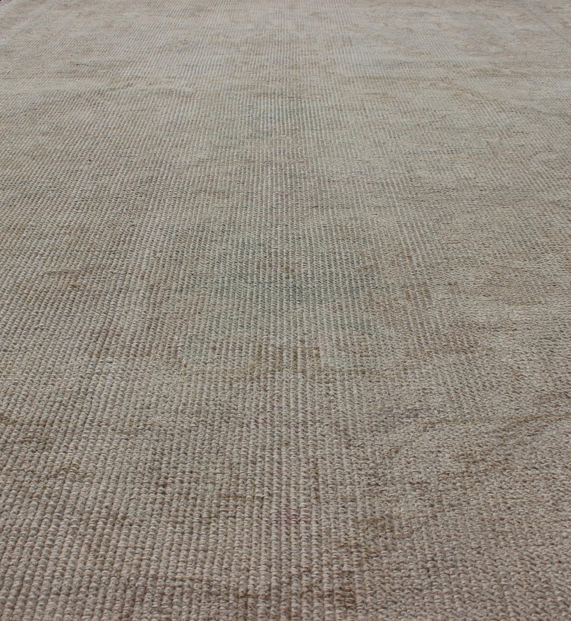 Vintage Turkish Oushak With Large Medallion in Muted Earth Tones .Turkish Oushak rug has one stretched palmette medallion and an overall Sub - geometric design paired with muted tones. Mid - 20th Century. Keivan Woven Arts Rug# EN - 176333 . Measures: 4'1... - Keivan Woven ArtsEN - 176333 - 11010Rug