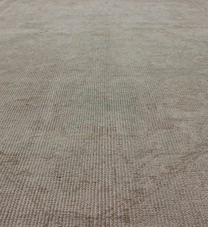 Vintage Turkish Oushak With Large Medallion in Muted Earth Tones .Turkish Oushak rug has one stretched palmette medallion and an overall Sub - geometric design paired with muted tones. Mid - 20th Century. Keivan Woven Arts Rug# EN - 176333 . Measures: 4'1... - Keivan Woven ArtsEN - 176333 - 11010Rug