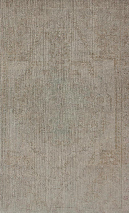 Vintage Turkish Oushak With Large Medallion in Muted Earth Tones .Turkish Oushak rug has one stretched palmette medallion and an overall Sub - geometric design paired with muted tones. Mid - 20th Century. Keivan Woven Arts Rug# EN - 176333 . Measures: 4'1... - Keivan Woven ArtsEN - 176333 - 11010Rug