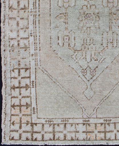 Oushak Vintage Rug from Turkey with Layered Medallion in Tan & Taupe Shades of browns, tan's, and taupe's Oushak vintage rug from Turkey with layered medallion, Keivan Woven Arts / rug/EN - 176367, country of origin / type: Turkey / Oushak, circa ... - Keivan Woven ArtsEN - 176367 - 10257Rug