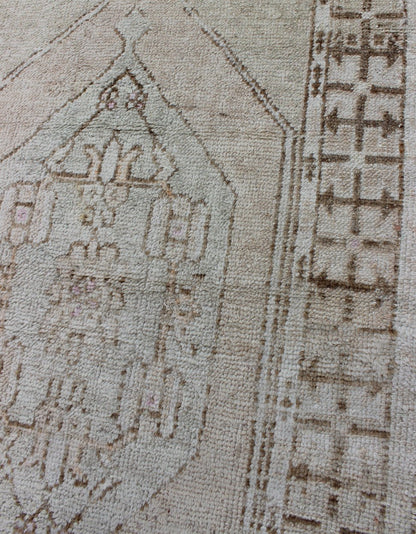 Oushak Vintage Rug from Turkey with Layered Medallion in Tan & Taupe Shades of browns, tan's, and taupe's Oushak vintage rug from Turkey with layered medallion, Keivan Woven Arts / rug/EN - 176367, country of origin / type: Turkey / Oushak, circa ... - Keivan Woven ArtsEN - 176367 - 10257Rug