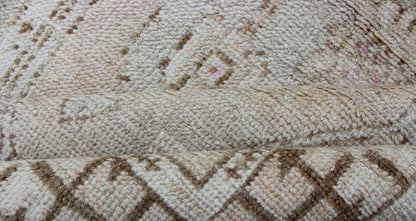 Oushak Vintage Rug from Turkey with Layered Medallion in Tan & Taupe Shades of browns, tan's, and taupe's Oushak vintage rug from Turkey with layered medallion, Keivan Woven Arts / rug/EN - 176367, country of origin / type: Turkey / Oushak, circa ... - Keivan Woven ArtsEN - 176367 - 10257Rug