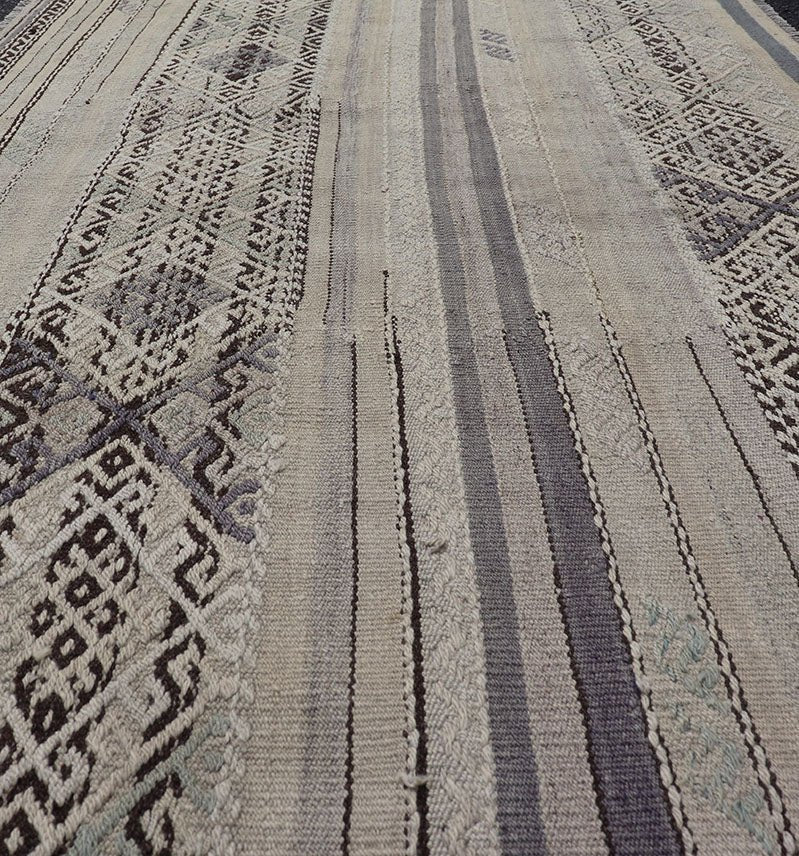 Stripe Design Turkish Vintage Flat - Weave Rug in Shades Grey, Brown, and Lavender. Keivan Woven Arts / rug EN - 176469, country of origin / type: Turkey / Kilim, circa 1950 This vintage Turkish Kilim rug features a contemporary geometric stripe des... - Keivan Woven ArtsEN - 176469 - 17454Rug