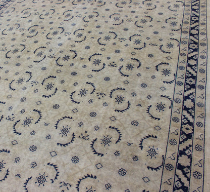 Navy Blue and Ivory All over Design Vintage Turkish Oushak Rug Turkishall - over small - scale rug in navy blue, ivory, rug en - 176496, country of origin / type: Turkey / Oushak, circa 1940 This vintage Turkish Oushak rug features a contempora... - Keivan Woven ArtsEN - 176496 - 11261Rug