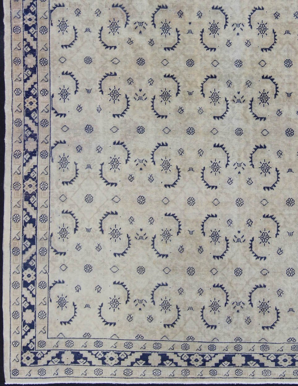Navy Blue and Ivory All over Design Vintage Turkish Oushak Rug Turkishall - over small - scale rug in navy blue, ivory, rug en - 176496, country of origin / type: Turkey / Oushak, circa 1940 This vintage Turkish Oushak rug features a contempora... - Keivan Woven ArtsEN - 176496 - 11261Rug