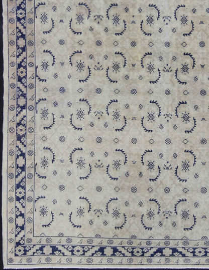 Navy Blue and Ivory All over Design Vintage Turkish Oushak Rug Turkishall - over small - scale rug in navy blue, ivory, rug en - 176496, country of origin / type: Turkey / Oushak, circa 1940 This vintage Turkish Oushak rug features a contempora... - Keivan Woven ArtsEN - 176496 - 11261Rug