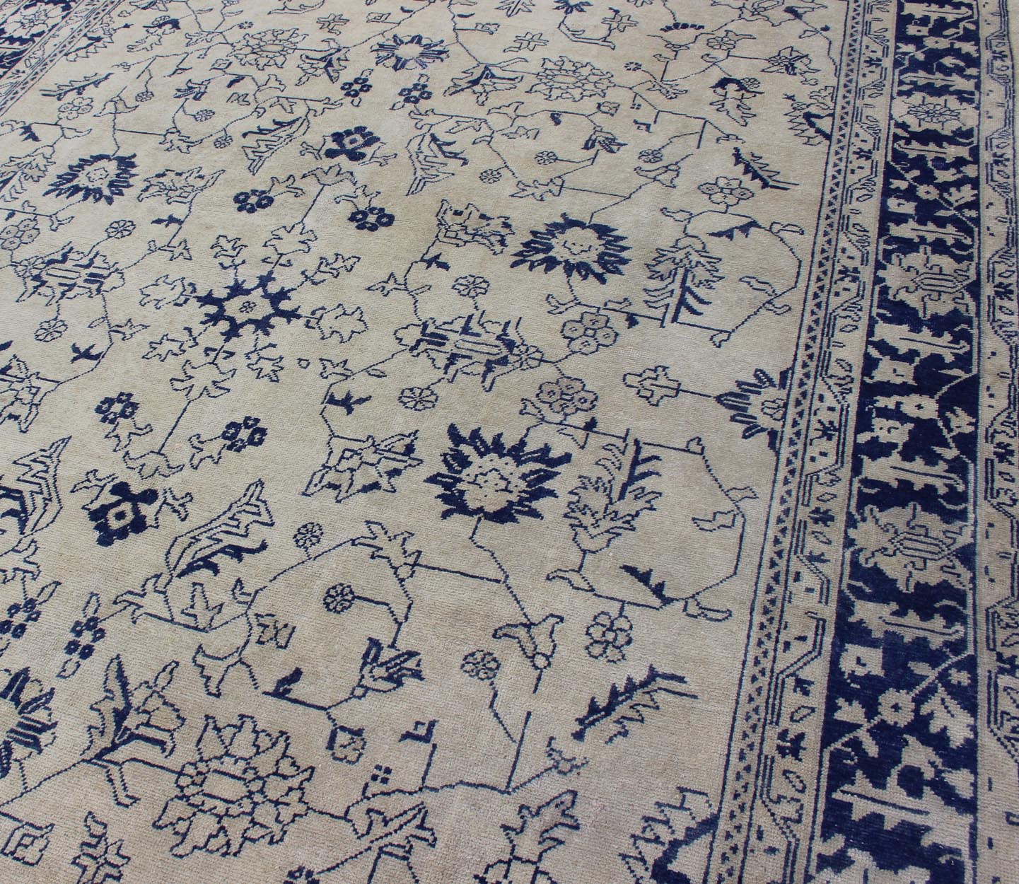 Elegant Floral Vintage Oushak in Blue and Cream with All - Over Design kwarugs All - over design Turkish rug with small - scale flowers, rug en - 176498, country of origin / type: Turkey / Oushak, circa 1940 This vintage Turkish Oushak rug featur... - Keivan Woven ArtsEN - 176498 - 11393Rug