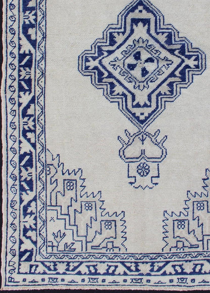 Keivan Woven Arts, Turkish Oushak Antique Carpet with Tribal Medallion Design, rug en - 176500, country of origin / type: Turkey / Oushak, circa 1930 This regal Oushak rug from Turkey features a medallion design rendered in deep blue set atop a cr... - Keivan Woven ArtsEN - 176500 - 11235Rug