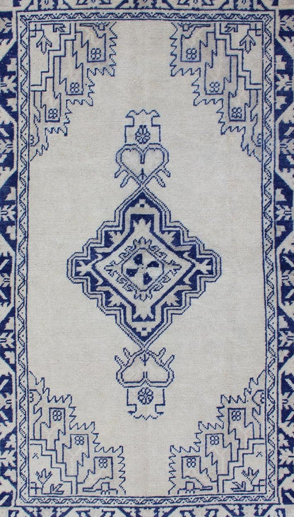 Keivan Woven Arts, Turkish Oushak Antique Carpet with Tribal Medallion Design, rug en - 176500, country of origin / type: Turkey / Oushak, circa 1930 This regal Oushak rug from Turkey features a medallion design rendered in deep blue set atop a cr... - Keivan Woven ArtsEN - 176500 - 11235Rug