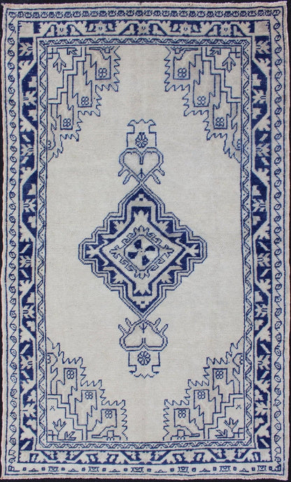 Keivan Woven Arts, Turkish Oushak Antique Carpet with Tribal Medallion Design, rug en - 176500, country of origin / type: Turkey / Oushak, circa 1930 This regal Oushak rug from Turkey features a medallion design rendered in deep blue set atop a cr... - Keivan Woven ArtsEN - 176500 - 11235Rug