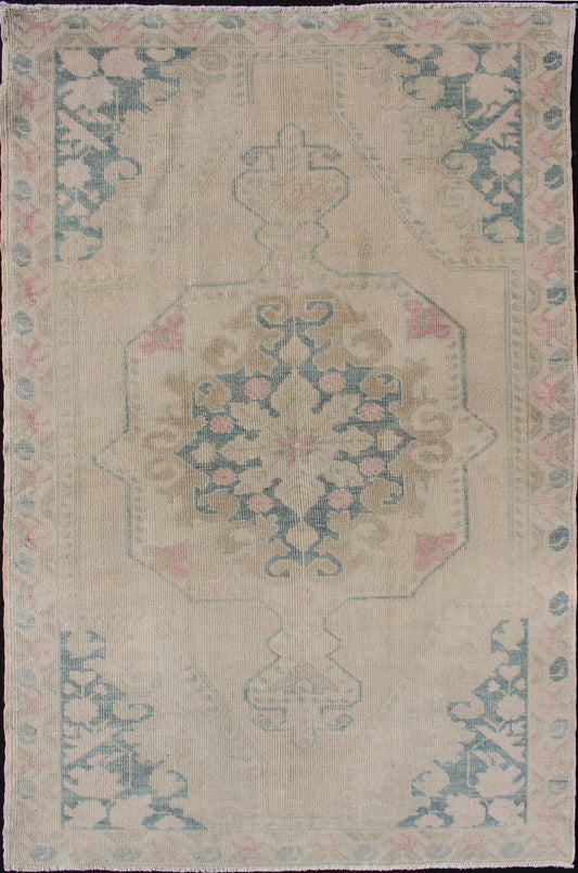 Faded Turkish Oushak Rug From Turkey With Blossom Medallion Vintage Oushak Rug from Turkey with Medallion Design, rug EN - 176554, country of origin / type: Turkey / Oushak, circa 1950 This vintage Turkish Oushak rug features a singular blo... - Keivan Woven ArtsEN - 176554 - 10662