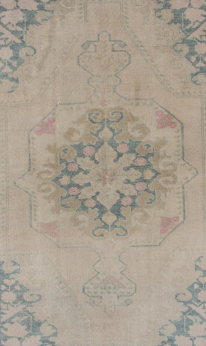 Faded Turkish Oushak Rug From Turkey With Blossom Medallion Vintage Oushak Rug from Turkey with Medallion Design, rug EN - 176554, country of origin / type: Turkey / Oushak, circa 1950 This vintage Turkish Oushak rug features a singular blo... - Keivan Woven ArtsEN - 176554 - 10662Rug