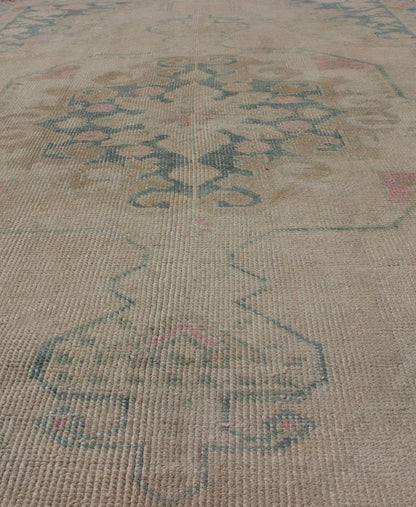 Faded Turkish Oushak Rug From Turkey With Blossom Medallion Vintage Oushak Rug from Turkey with Medallion Design, rug EN - 176554, country of origin / type: Turkey / Oushak, circa 1950 This vintage Turkish Oushak rug features a singular blo... - Keivan Woven ArtsEN - 176554 - 10662Rug