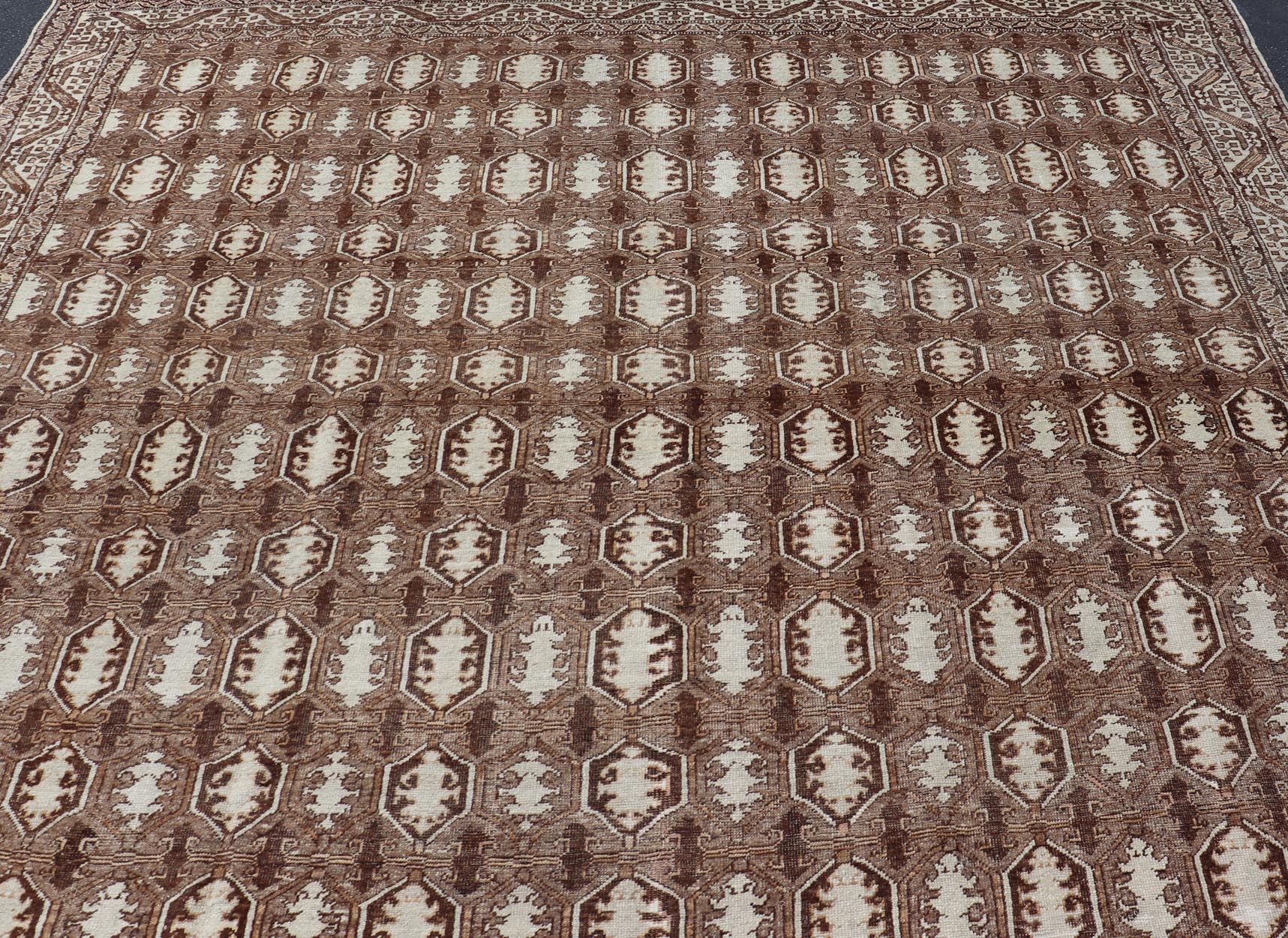 Antique Turkish Rug with Organic Motifs in Brown and Earth Tone Colors kwarugs Turkish antique carpet from Turkey with sub - geometric pattern in shades of brown, rug en - 176556, country of origin / type: Turkey / Oushak, circa 1910 Antique Tur... - Keivan Woven ArtsEN - 176556 - 11243Rug