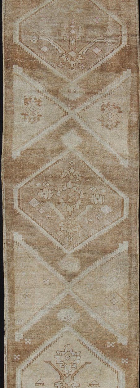 Vintage Turkish Oushak Runner Neutral and warm Colors with Tribal Medallions vintage Turkish Oushak runner in neutral colors with medallions in taupe, brown and light brown. rug/EN - 176561 Keivan Woven Arts / Vintage Oushak runner This vin... - Keivan Woven ArtsEN - 176561 - 11030Rug