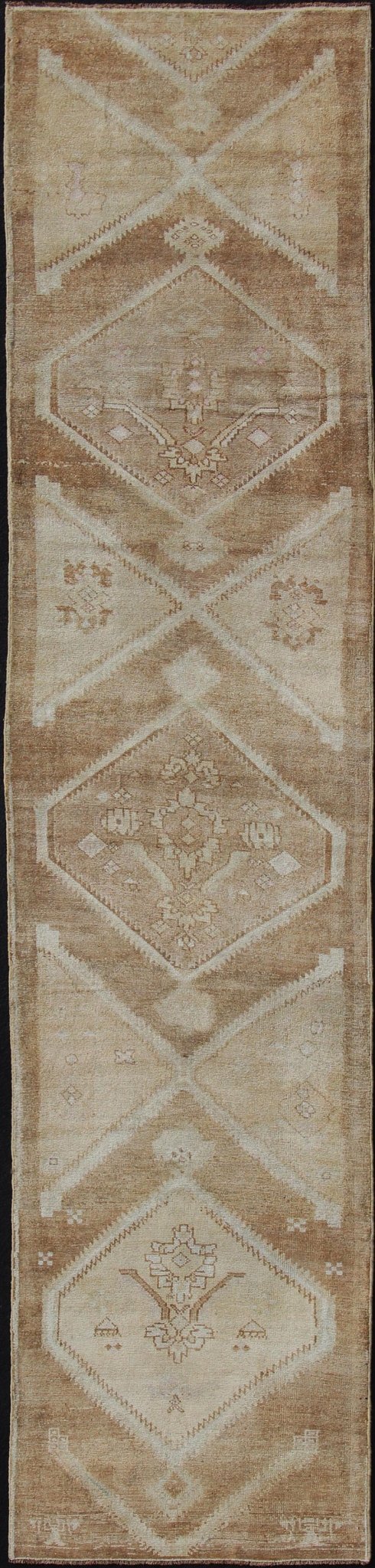 Vintage Turkish Oushak Runner Neutral and warm Colors with Tribal Medallions vintage Turkish Oushak runner in neutral colors with medallions in taupe, brown and light brown. rug/EN - 176561 Keivan Woven Arts / Vintage Oushak runner This vin... - Keivan Woven ArtsEN - 176561 - 11030Rug