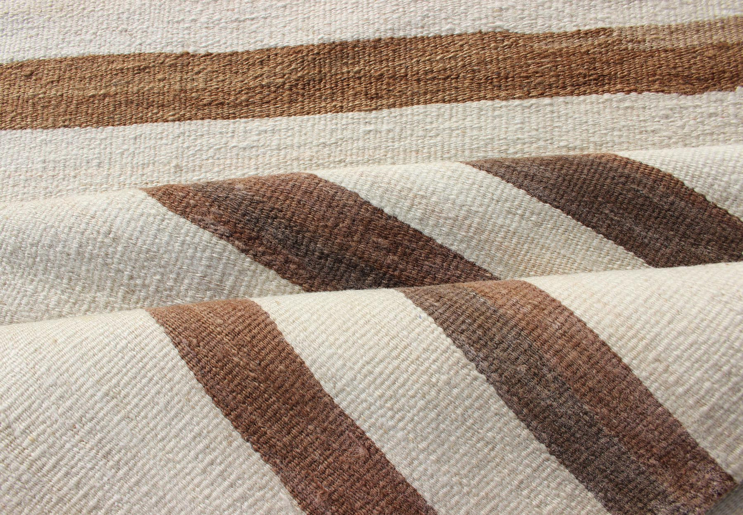 Minimalist Design Vintage Long Kilim Runner with Stripes in Brown and Ivory' Vintage Turkish Kilim vintage runner with modern/contemporary stripe design, rug EN - 176577, country of origin / type: Turkey / Kilim, circa 1940 This vintage flat - wo... - Keivan Woven ArtsEN - 176577 - 11034Rug