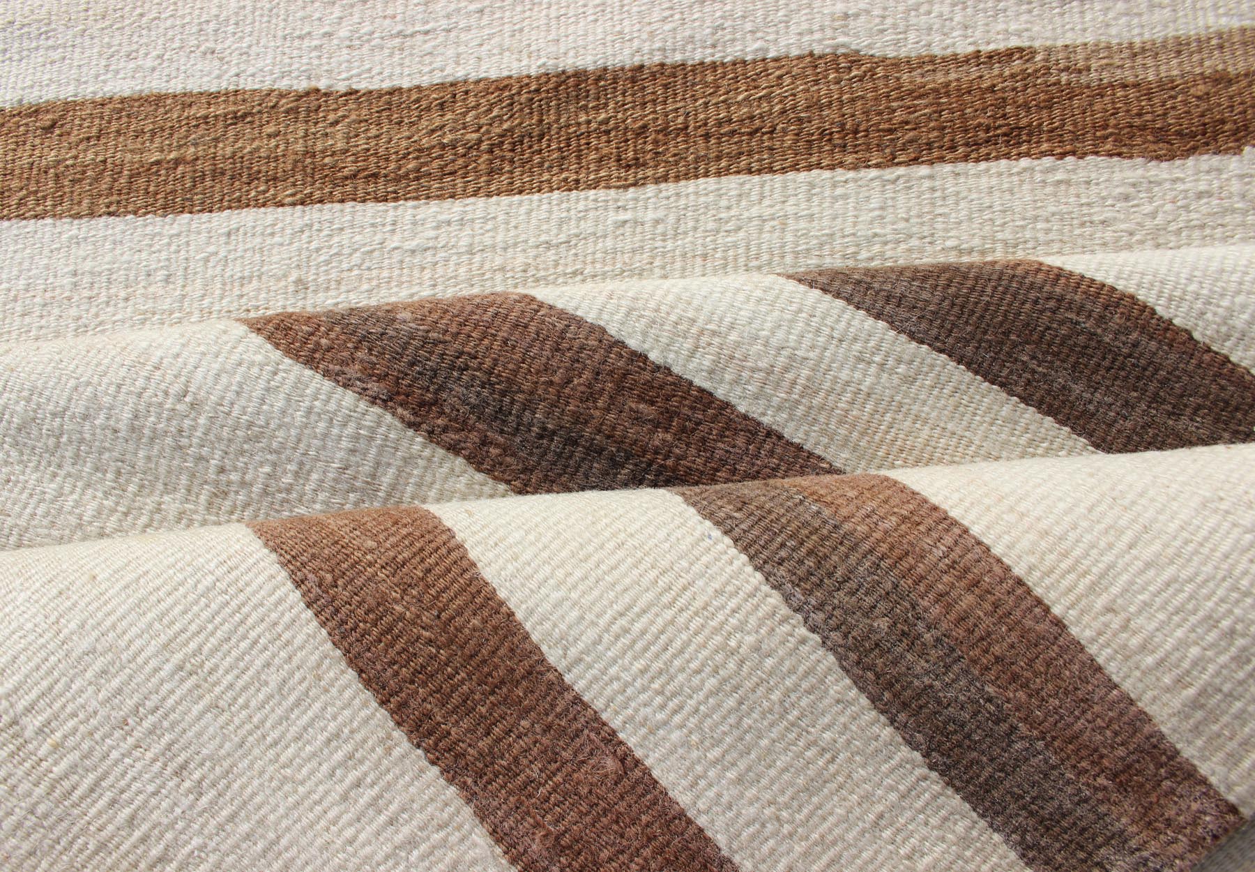 Minimalist Design Vintage Long Kilim Runner with Stripes in Brown and Ivory' Vintage Turkish Kilim vintage runner with modern/contemporary stripe design, rug EN - 176577, country of origin / type: Turkey / Kilim, circa 1940 This vintage flat - wo... - Keivan Woven ArtsEN - 176577 - 11034Rug