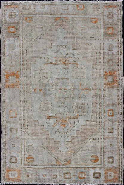 Vintage Turkish Oushak Carpet With Beautiful Floral Motifs in Tan, Camel, Orange Vintage Turkish Oushak carpet with beautiful floral motifs in tan, camel and orange, Keivan Woven Arts / rug EN - 176586, country of origin / type: Turkey / Oushak, ... - Keivan Woven ArtsEN - 176586 - 10267Rug