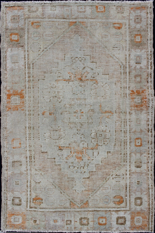 Vintage Turkish Oushak Carpet With Beautiful Floral Motifs in Tan, Camel, Orange Vintage Turkish Oushak carpet with beautiful floral motifs in tan, camel and orange, Keivan Woven Arts / rug EN - 176586, country of origin / type: Turkey / Oushak, ... - Keivan Woven ArtsEN - 176586 - 10267Rug
