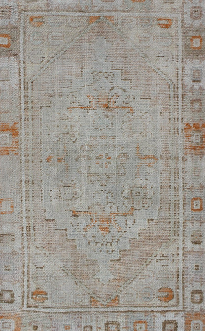 Vintage Turkish Oushak Carpet With Beautiful Floral Motifs in Tan, Camel, Orange Vintage Turkish Oushak carpet with beautiful floral motifs in tan, camel and orange, Keivan Woven Arts / rug EN - 176586, country of origin / type: Turkey / Oushak, ... - Keivan Woven ArtsEN - 176586 - 10267Rug