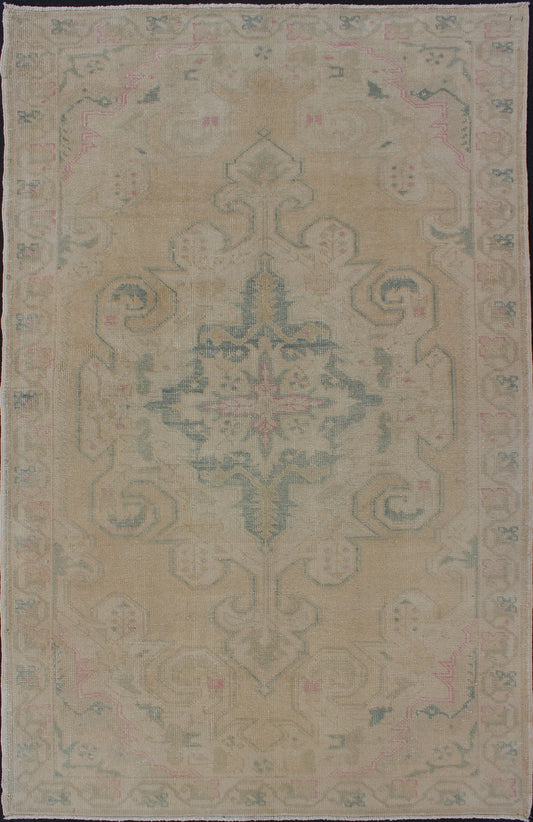 Vintage Oushak Rug from Turkey with Muted Colors and Floral Medallion' Vintage Oushak rug from Turkey with Medallion Design, rug/EN - 176596 , country of origin / type: Turkey / Oushak, circa 1950. This vintage Turkish Oushak rug features a fai... - Keivan Woven ArtsEN - 176596 - 10271