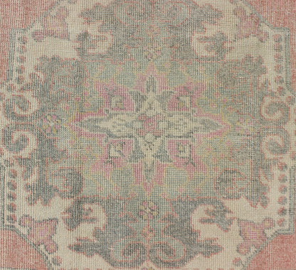 Elegant Oushak Rug from Turkey with Floral Medallion Design Pink, light green, and ivory vintage rug with flower medallion pattern, rug EN - 176597, country of origin / type: Turkey / Oushak, circa 1940 This vintage oushak carpet features a bea... - Keivan Woven ArtsEN - 176597 - 10191Rug