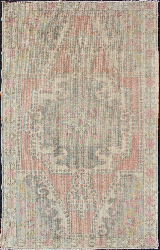 Elegant Oushak Rug from Turkey with Floral Medallion Design Pink, light green, and ivory vintage rug with flower medallion pattern, rug EN - 176597, country of origin / type: Turkey / Oushak, circa 1940 This vintage oushak carpet features a bea... - Keivan Woven ArtsEN - 176597 - 10191Rug