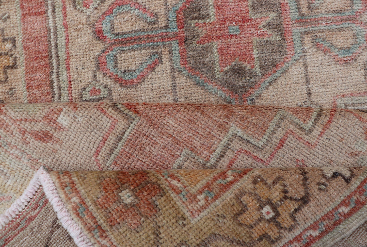 Faded Coral and Taupe Vintage Turkish Oushak Rug with Layered Medallion Design Layered floral medallion design in muted coral and taupe Oushak vintage rug from Turkey, Keivan Woven Arts / rug EN - 178019, country of origin / type: Turkey / Oushak,... - Keivan Woven ArtsEN - 178019 - 14238Rug