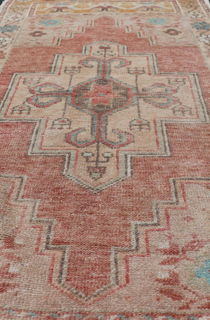 Faded Coral and Taupe Vintage Turkish Oushak Rug with Layered Medallion Design Layered floral medallion design in muted coral and taupe Oushak vintage rug from Turkey, Keivan Woven Arts / rug EN - 178019, country of origin / type: Turkey / Oushak,... - Keivan Woven ArtsEN - 178019 - 14238Rug