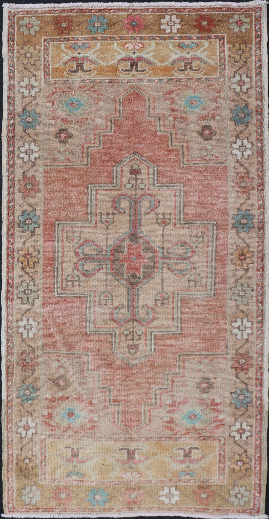 Faded Coral and Taupe Vintage Turkish Oushak Rug with Layered Medallion Design Layered floral medallion design in muted coral and taupe Oushak vintage rug from Turkey, Keivan Woven Arts / rug EN - 178019, country of origin / type: Turkey / Oushak,... - Keivan Woven ArtsEN - 178019 - 14238Rug