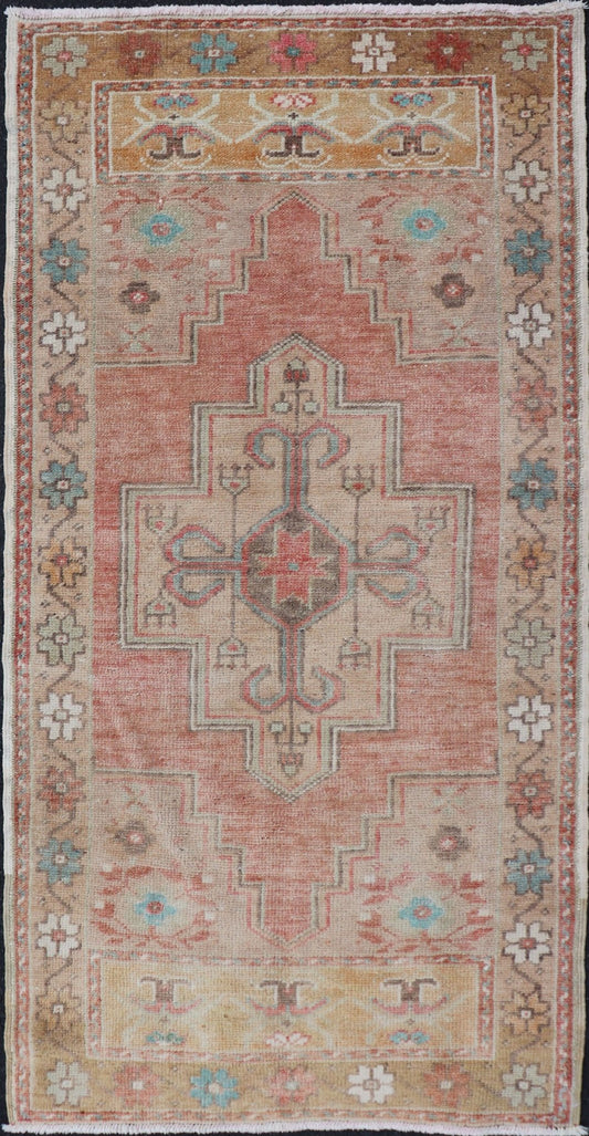 Faded Coral and Taupe Vintage Turkish Oushak Rug with Layered Medallion Design Layered floral medallion design in muted coral and taupe Oushak vintage rug from Turkey, Keivan Woven Arts / rug EN - 178019, country of origin / type: Turkey / Oushak,... - Keivan Woven ArtsEN - 178019 - 14238Rug