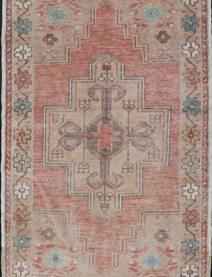 Faded Coral and Taupe Vintage Turkish Oushak Rug with Layered Medallion Design Layered floral medallion design in muted coral and taupe Oushak vintage rug from Turkey, Keivan Woven Arts / rug EN - 178019, country of origin / type: Turkey / Oushak,... - Keivan Woven ArtsEN - 178019 - 14238Rug
