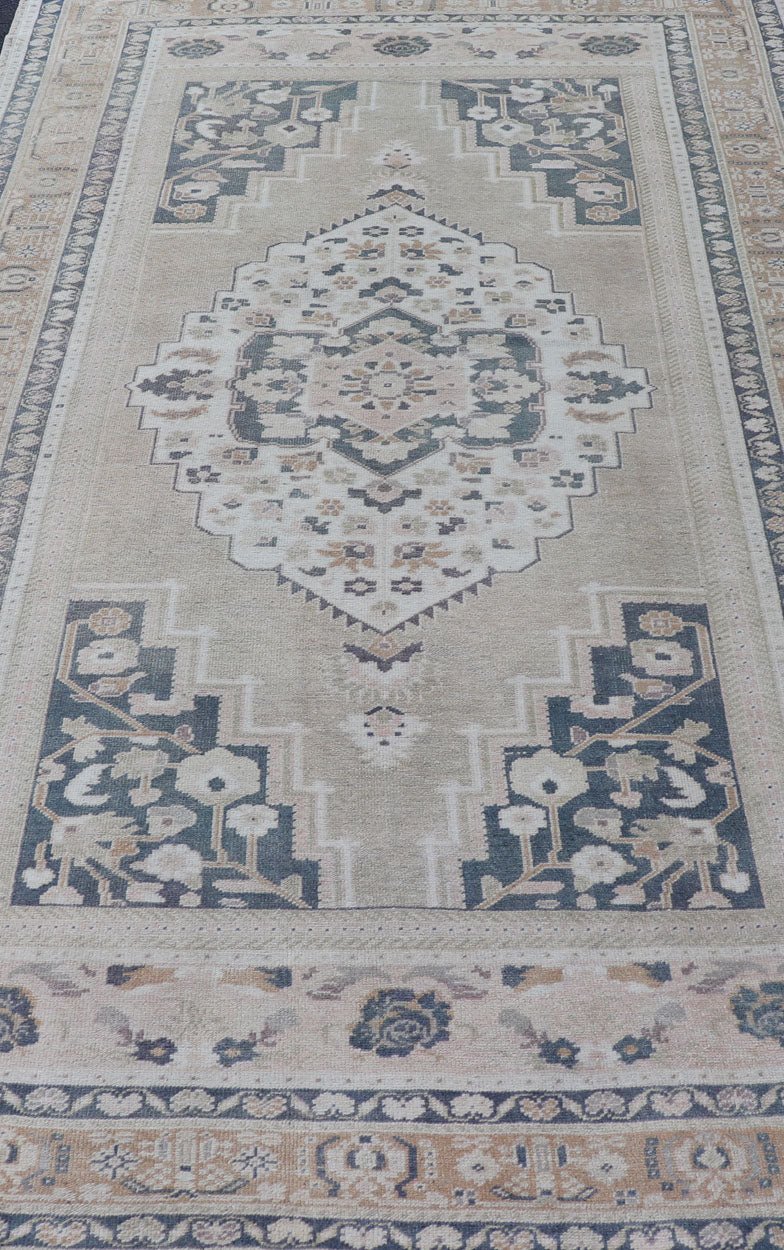 Vintage Turkish Oushak Rug in Dark Gray Blue, Taupe, Khaki & Lt. Brown Vintage Oushak Turkish rug in cream, taupe and gray blue, Steel blue, Keivan Woven Arts/rug EN - 178024, country of origin / type: Turkey / Oushak, circa 1940. Medallion ousha... - Keivan Woven ArtsEN - 178024 - 14410Rug