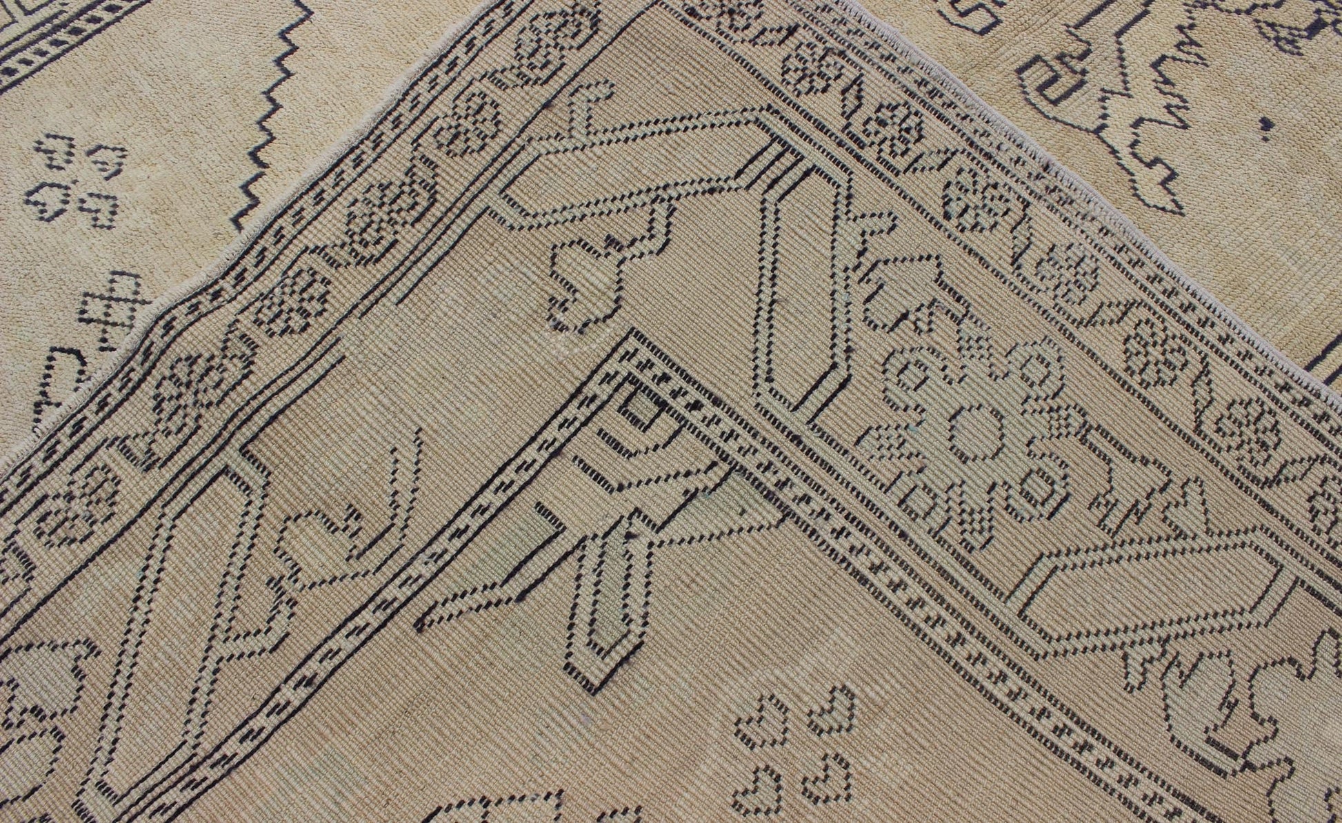 Vintage Cream and Charcoal Turkish Oushak Rug With Stylized Medallion Design Measures 5'0 x 8'7 This Turkish vintage Oushak rug, (circa 1940) features an intricately beautiful and highly stylized design. The central medallion is compleme... - Keivan Woven ArtsEN - 1781 - 5289Rug