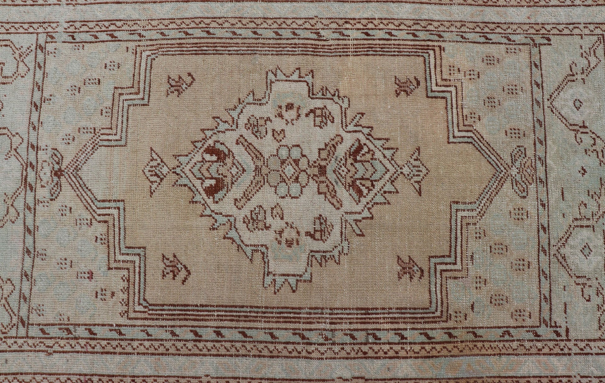Vintage Turkish Oushak Rug with Medallion Design in Camel, Taupe, and Light Blue Medallion design Turkish vintage rug in neutral tones of tan, taupe, light blue, camel, and brown. Keivan Woven Arts / rug EN - 178302, country of origin / type: Turk... - Keivan Woven ArtsEN - 178302 - 17784Rug