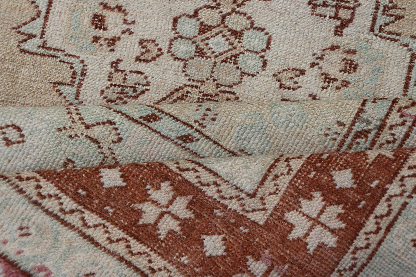 Vintage Turkish Oushak Rug with Medallion Design in Camel, Taupe, and Light Blue Medallion design Turkish vintage rug in neutral tones of tan, taupe, light blue, camel, and brown. Keivan Woven Arts / rug EN - 178302, country of origin / type: Turk... - Keivan Woven ArtsEN - 178302 - 17784Rug