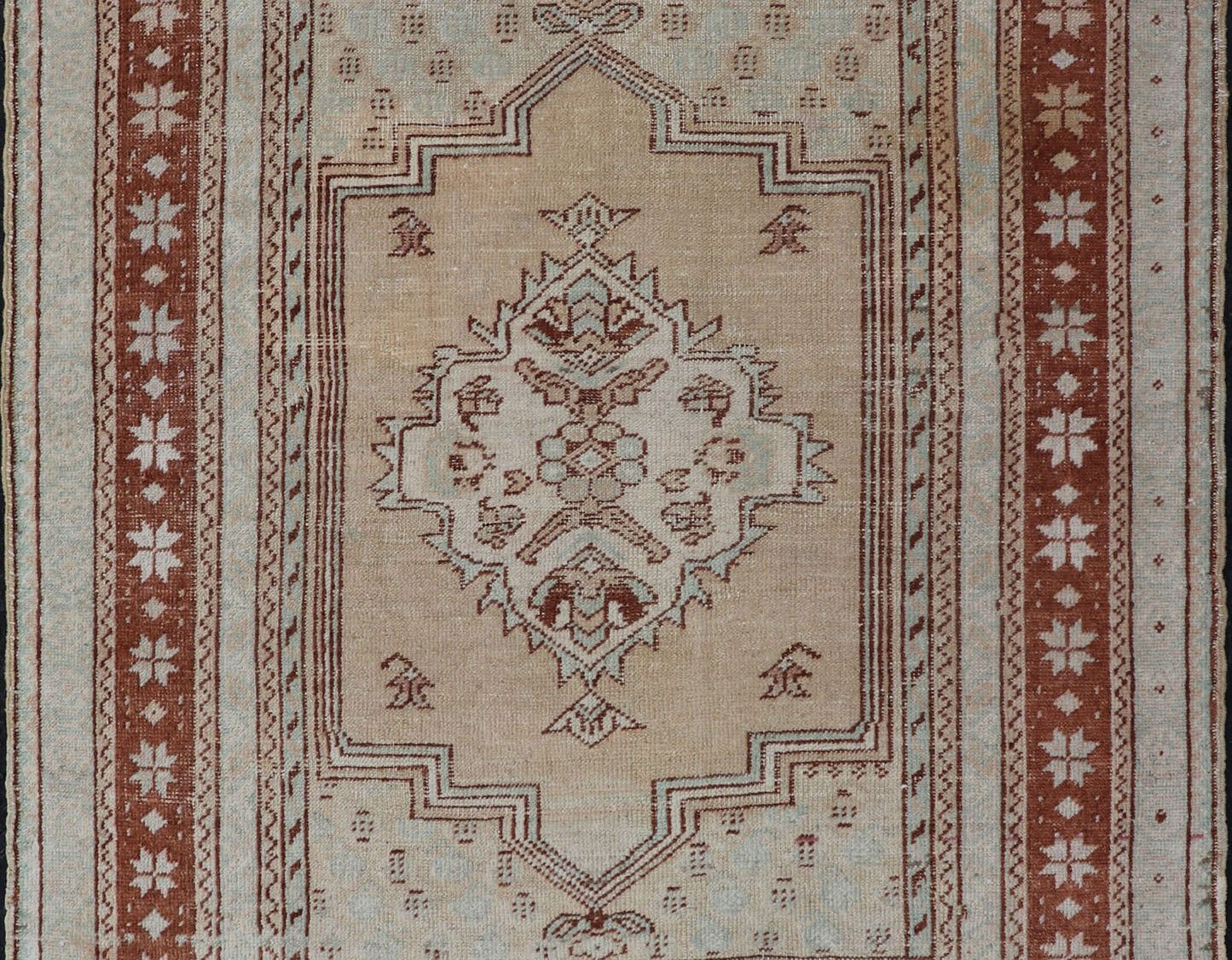 Vintage Turkish Oushak Rug with Medallion Design in Camel, Taupe, and Light Blue Medallion design Turkish vintage rug in neutral tones of tan, taupe, light blue, camel, and brown. Keivan Woven Arts / rug EN - 178302, country of origin / type: Turk... - Keivan Woven ArtsEN - 178302 - 17784Rug