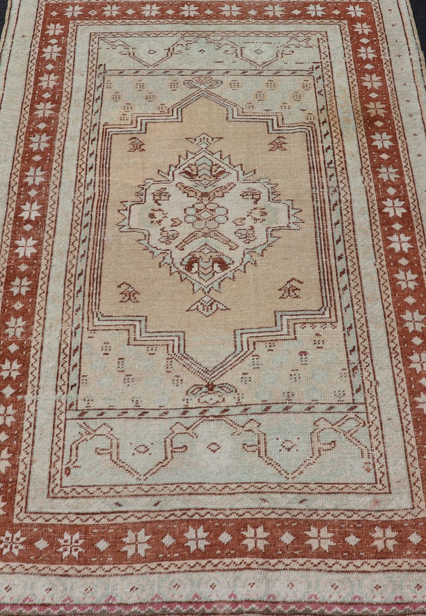 Vintage Turkish Oushak Rug with Medallion Design in Camel, Taupe, and Light Blue Medallion design Turkish vintage rug in neutral tones of tan, taupe, light blue, camel, and brown. Keivan Woven Arts / rug EN - 178302, country of origin / type: Turk... - Keivan Woven ArtsEN - 178302 - 17784Rug