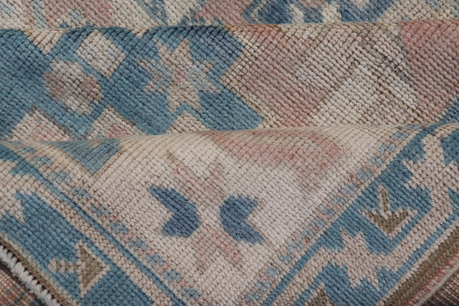 Turkish Oushak Vintage Carpet with Tri Medallion Design. Turkish Oushak Vintage Carpet from Turkey a variety of blue, salmon, beige and natural tones. Keivan Woven Arts / rug EN - 178331, country of origin / type: Turkey / Oushak, circa 1940 Measu... - Keivan Woven ArtsEN - 178331 - 23625Rug