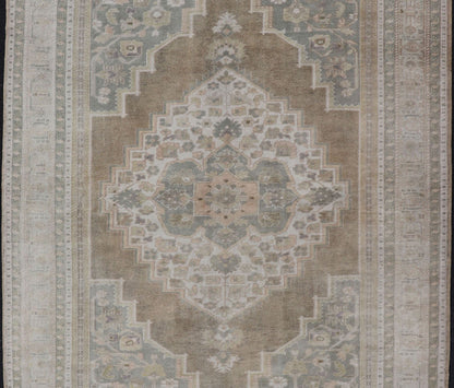 Vintage Oushak rug from Turkey with Medallion Design. Keivan Woven Arts / rug/EN - 178437, Keivan Woven Arts / country of origin / type: Turkey / Oushak, circa 1940. Measures: 6'4 x 9'5 The design of this beautiful vintage Oushak rug from Tur... - Keivan Woven ArtsEN - 178437 - 17478Rug