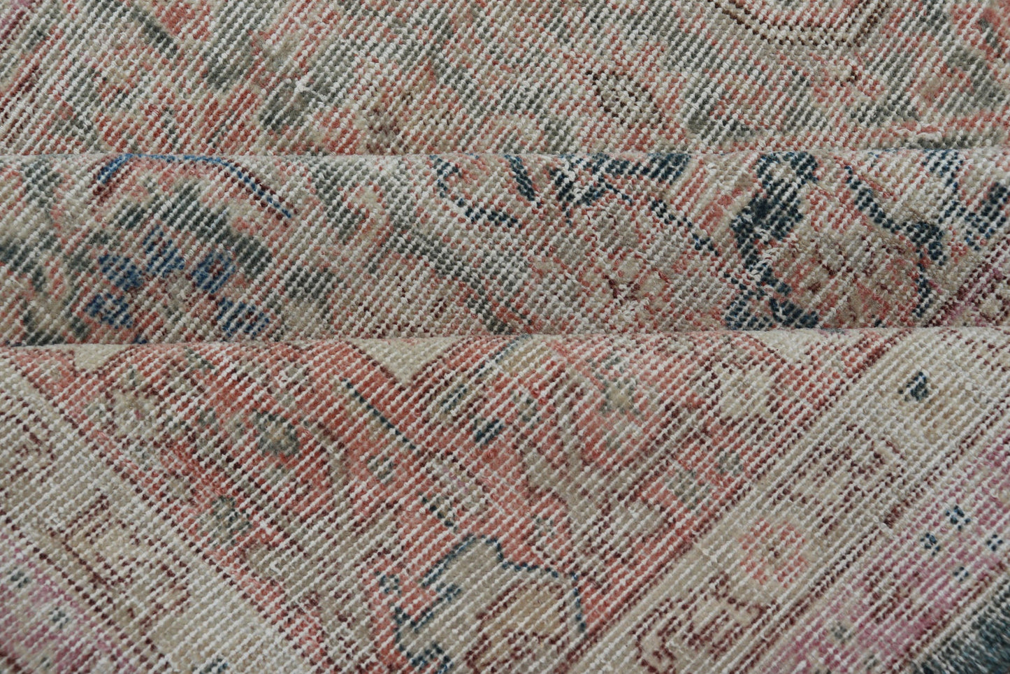 Antique Persian Malayer Rug in Variegated Gray - Blue, Cream and Soft Pink Antique Persian Malayer rug with all - over design. Keivan Woven Arts / rug EN - 178464, country of origin / type: Iran / Hamadan, circa 1920 early 20th century antique... - Keivan Woven ArtsEN - 178464 - 17484Rug