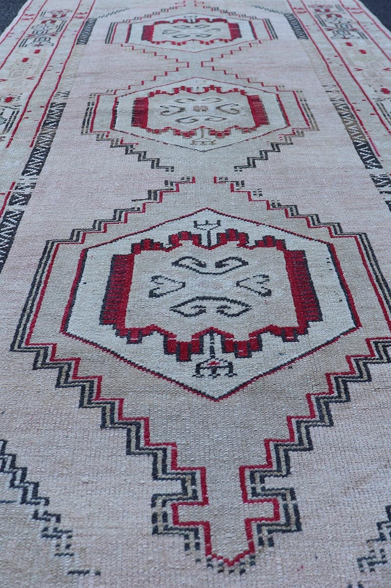 Vintage Turkish Oushak Runner with Medallions in Cream, dark blue, pink and Red. Keivan Woven Arts / rug EN - 178468, country of origin / type: Turkey / Oushak, circa 1940. Measures: 3'7 x 10'6 This Turkish Oushak runner features stylized ... - Keivan Woven ArtsEN - 178468 - 23631Rug