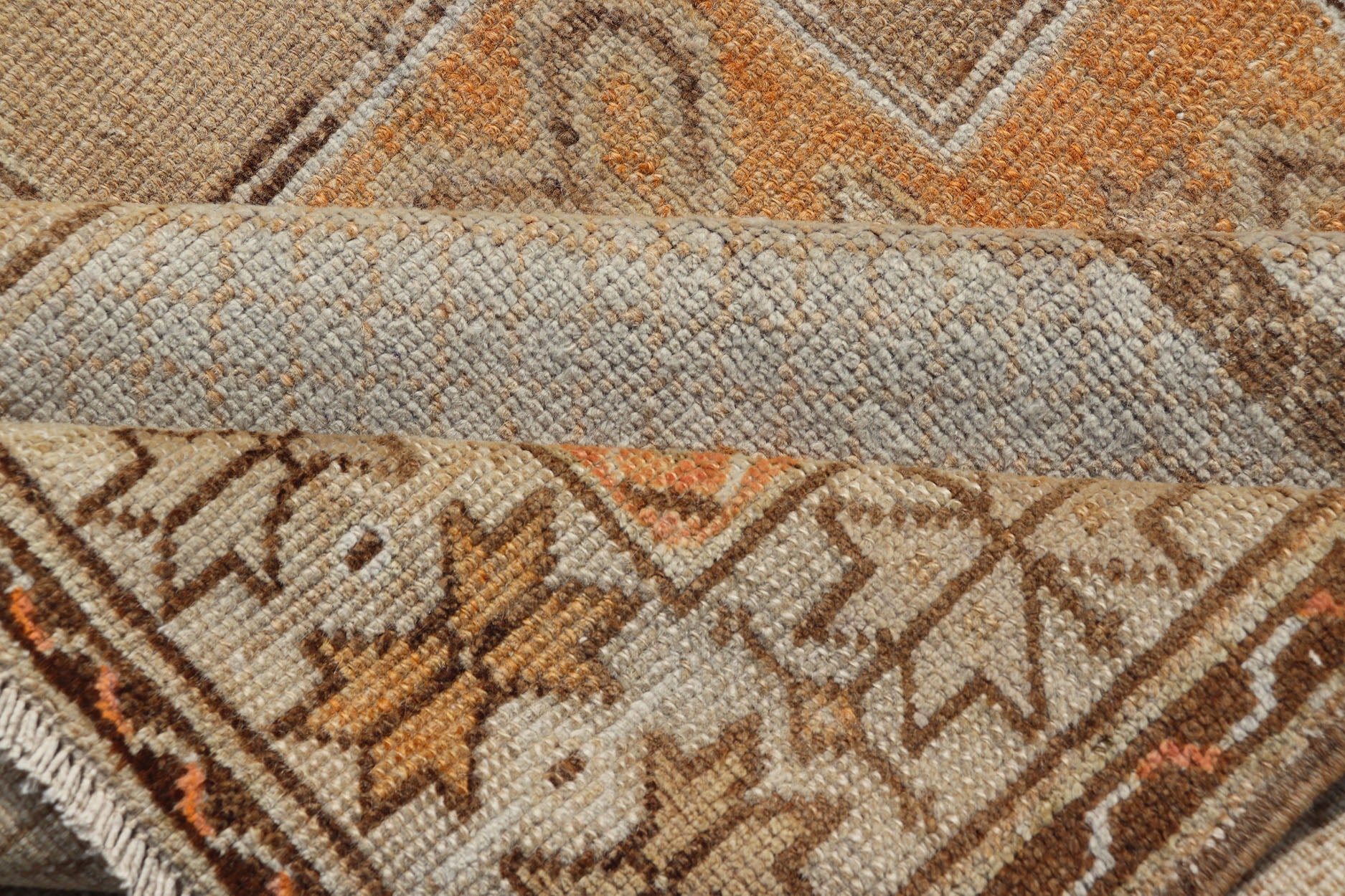 Vintage Turkish Oushak Rug With Medallions in Earthy Color Tones With Orange. Keivan Woven Arts / rug EN - 178670, country of origin / type: Turkey / Oushak, circa 1940 This vintage Oushak carpet from Turkey has center medallions in light blue and... - Keivan Woven ArtsEN - 178670 - 17496Rug