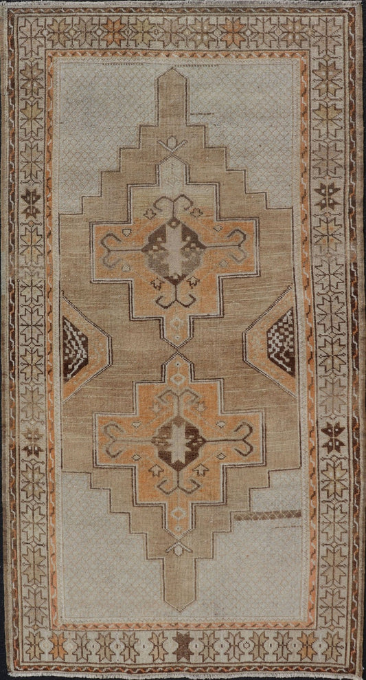 Vintage Turkish Oushak Rug With Medallions in Earthy Color Tones With Orange. Keivan Woven Arts / rug EN - 178670, country of origin / type: Turkey / Oushak, circa 1940 This vintage Oushak carpet from Turkey has center medallions in light blue and... - Keivan Woven ArtsEN - 178670 - 17496Rug