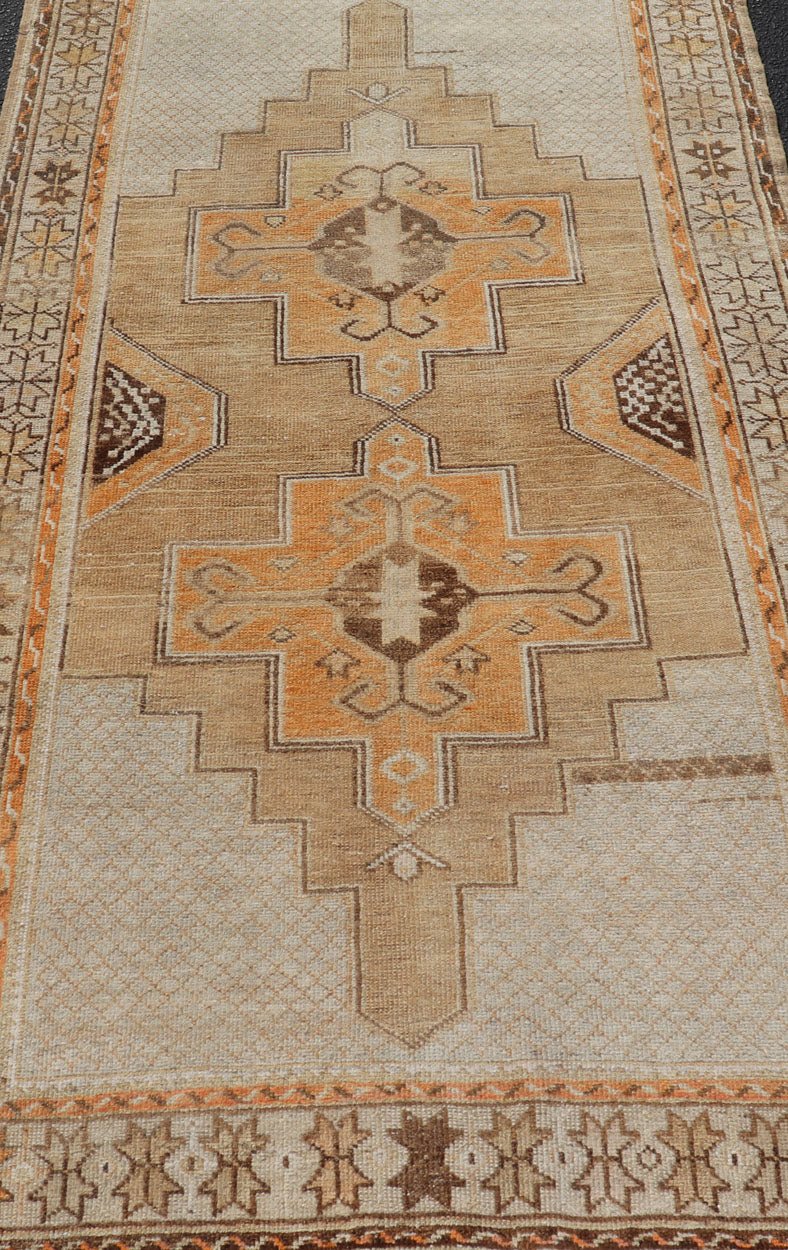 Vintage Turkish Oushak Rug With Medallions in Earthy Color Tones With Orange. Keivan Woven Arts / rug EN - 178670, country of origin / type: Turkey / Oushak, circa 1940 This vintage Oushak carpet from Turkey has center medallions in light blue and... - Keivan Woven ArtsEN - 178670 - 17496Rug